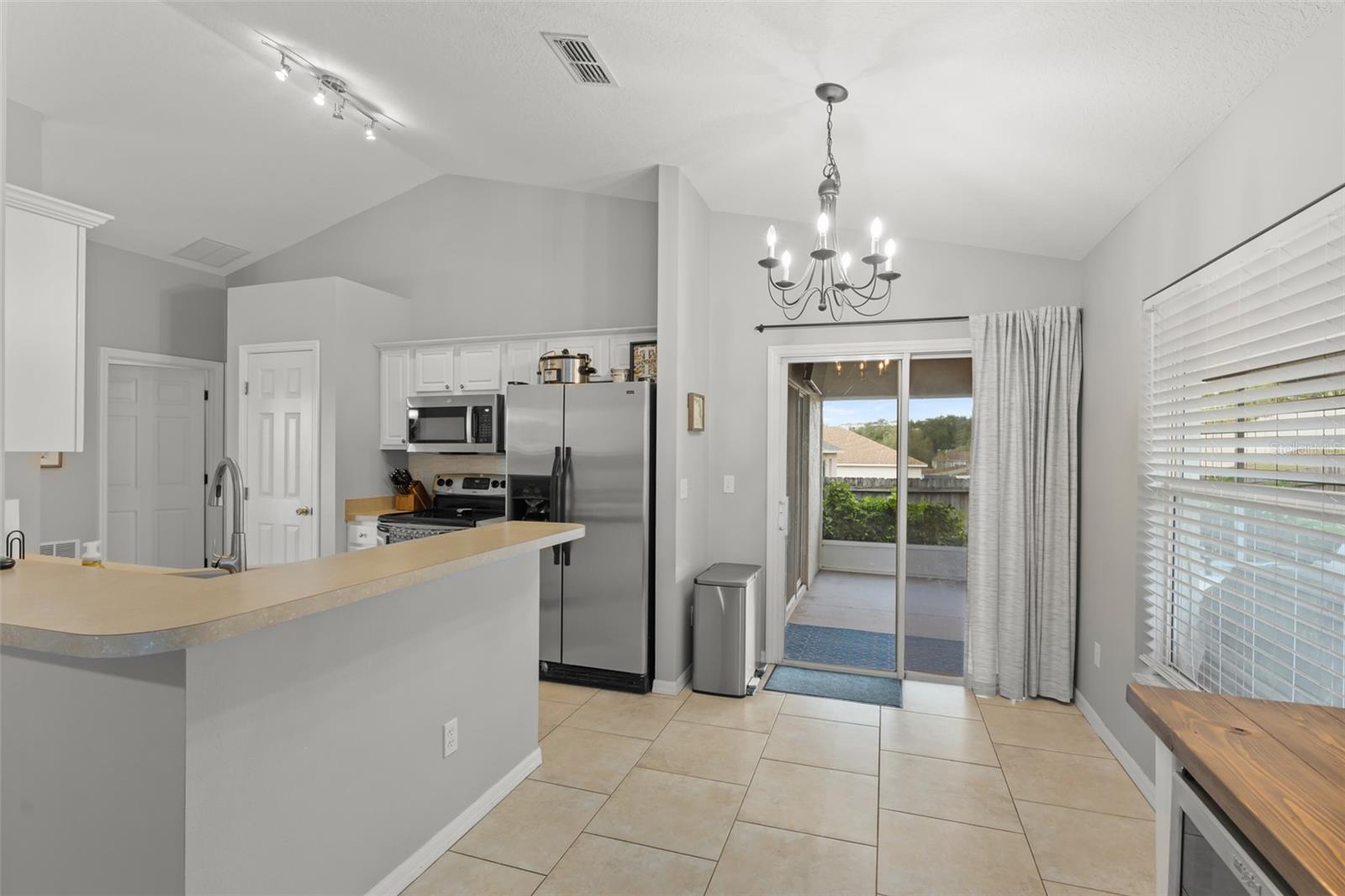 Image 23 of 45 For 806 Breezy Lake Way