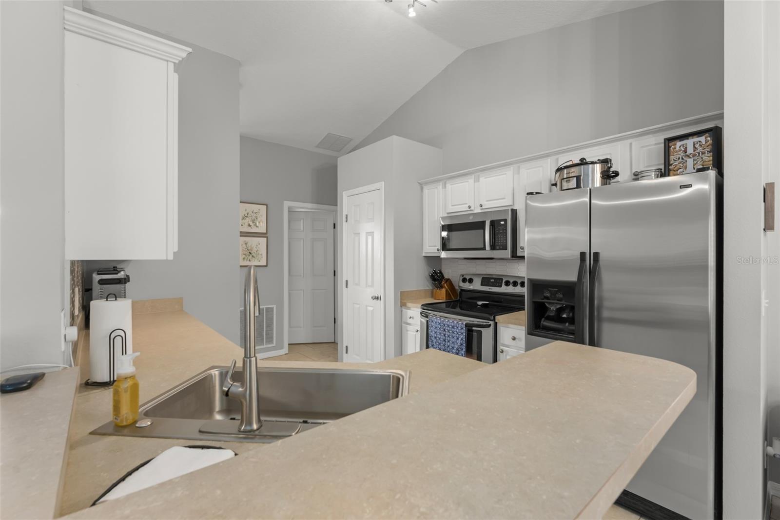 Image 26 of 45 For 806 Breezy Lake Way