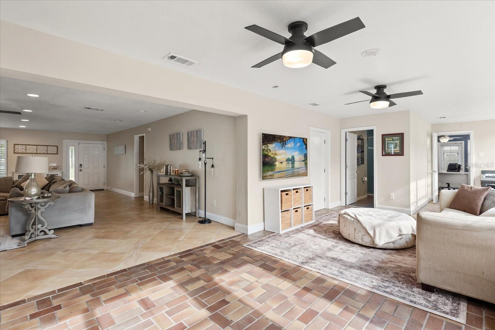 Image 13 of 36 For 310 White Oak Circle