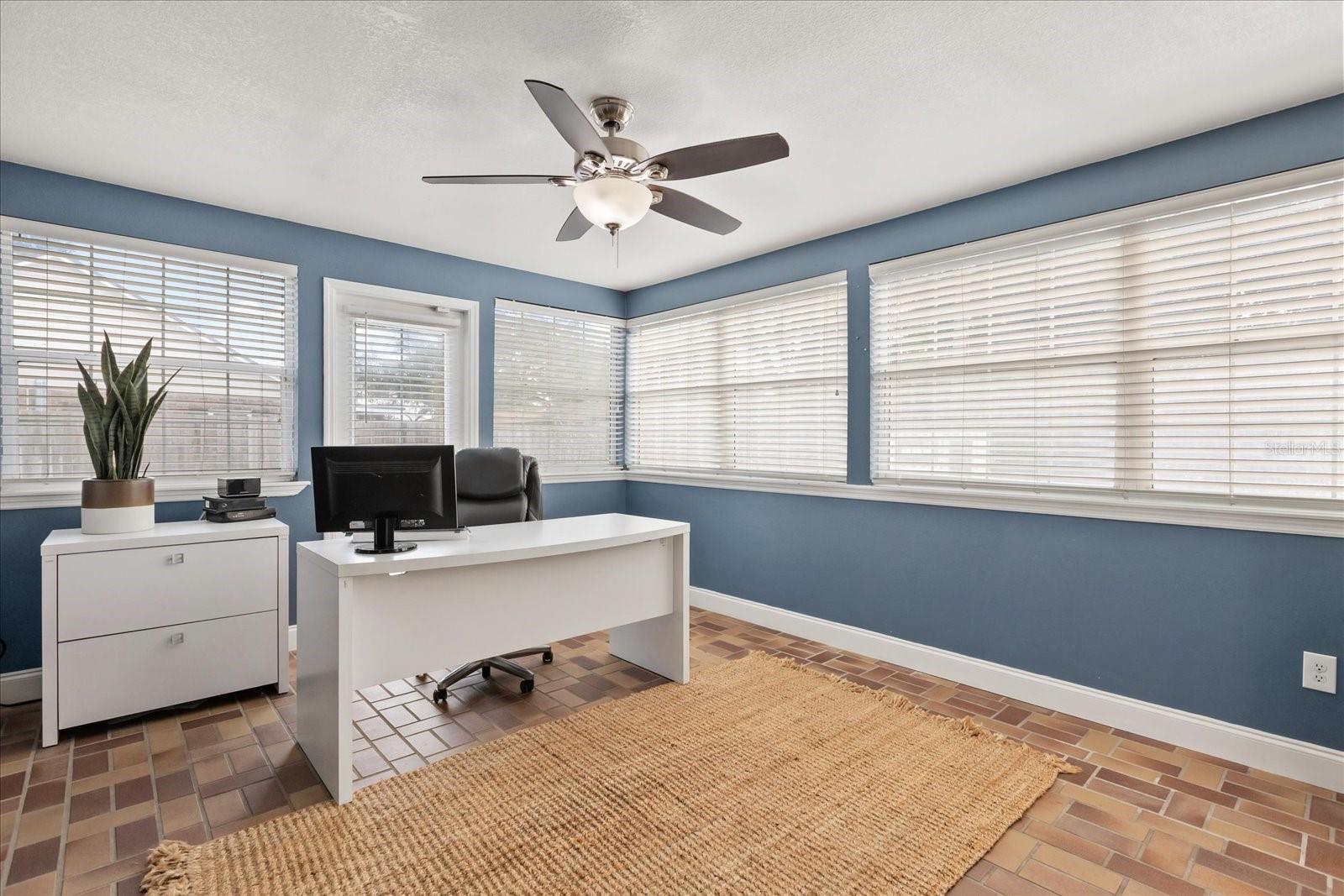 Image 16 of 36 For 310 White Oak Circle