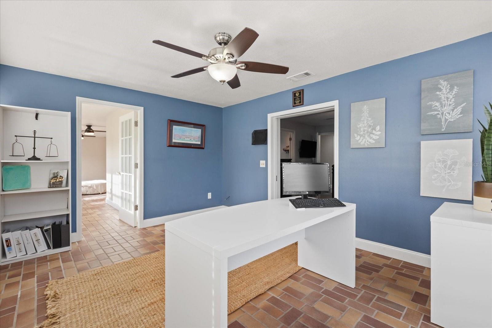 Image 17 of 36 For 310 White Oak Circle