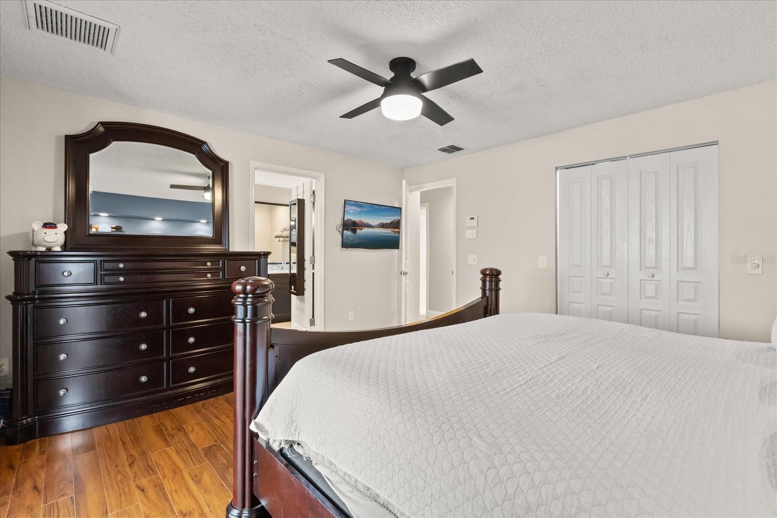 Image 19 of 36 For 310 White Oak Circle