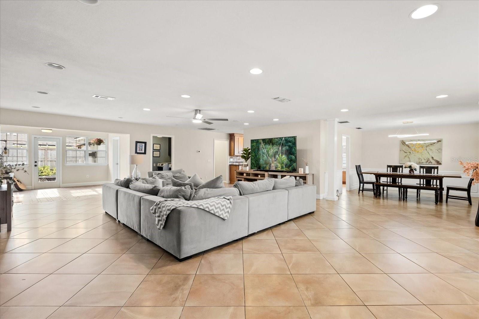 Image 3 of 36 For 310 White Oak Circle