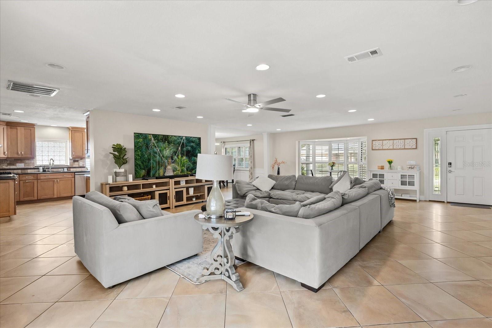 Image 4 of 36 For 310 White Oak Circle