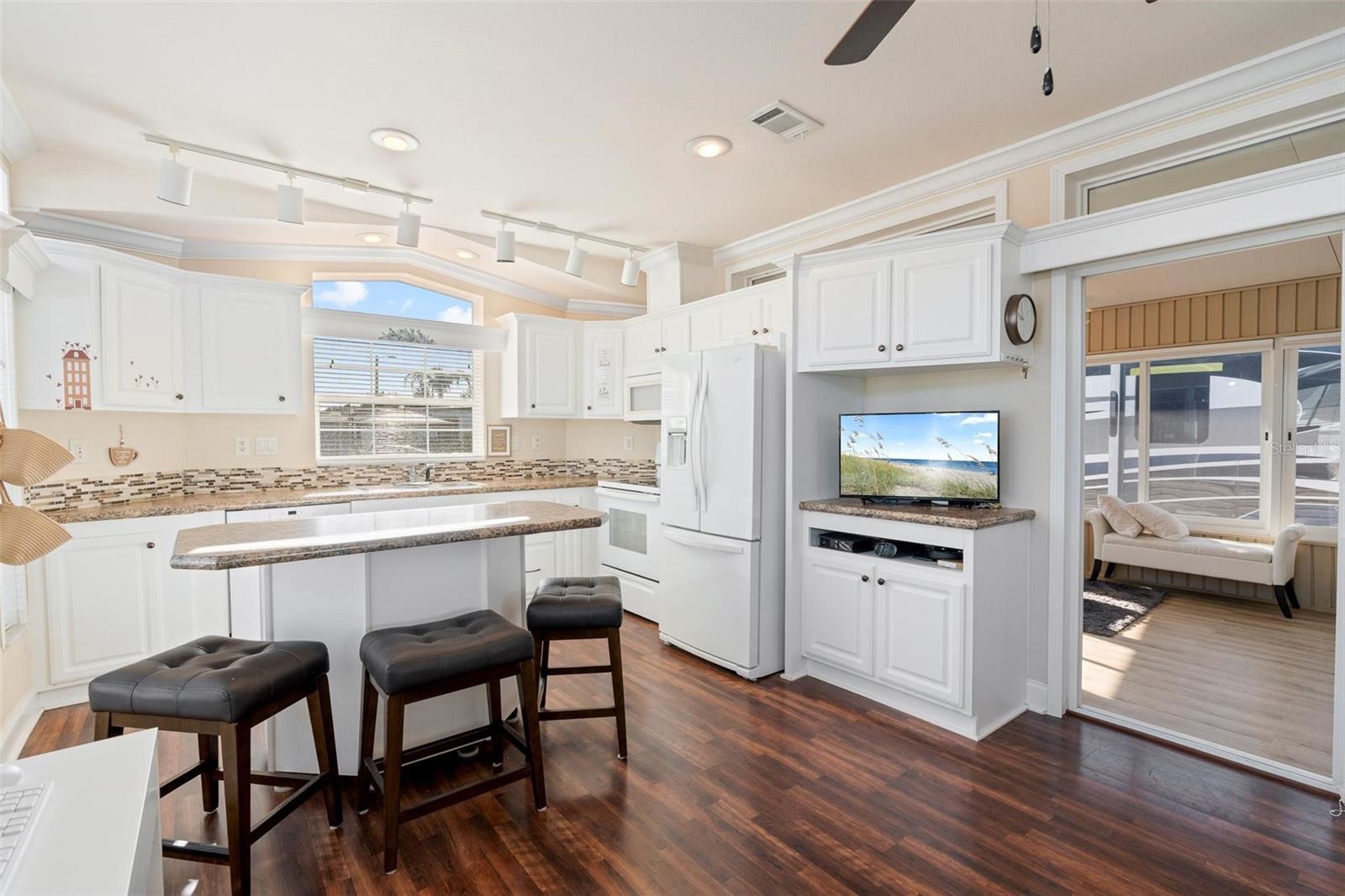 Image 7 of 34 For 2411 Citrus Tree Road