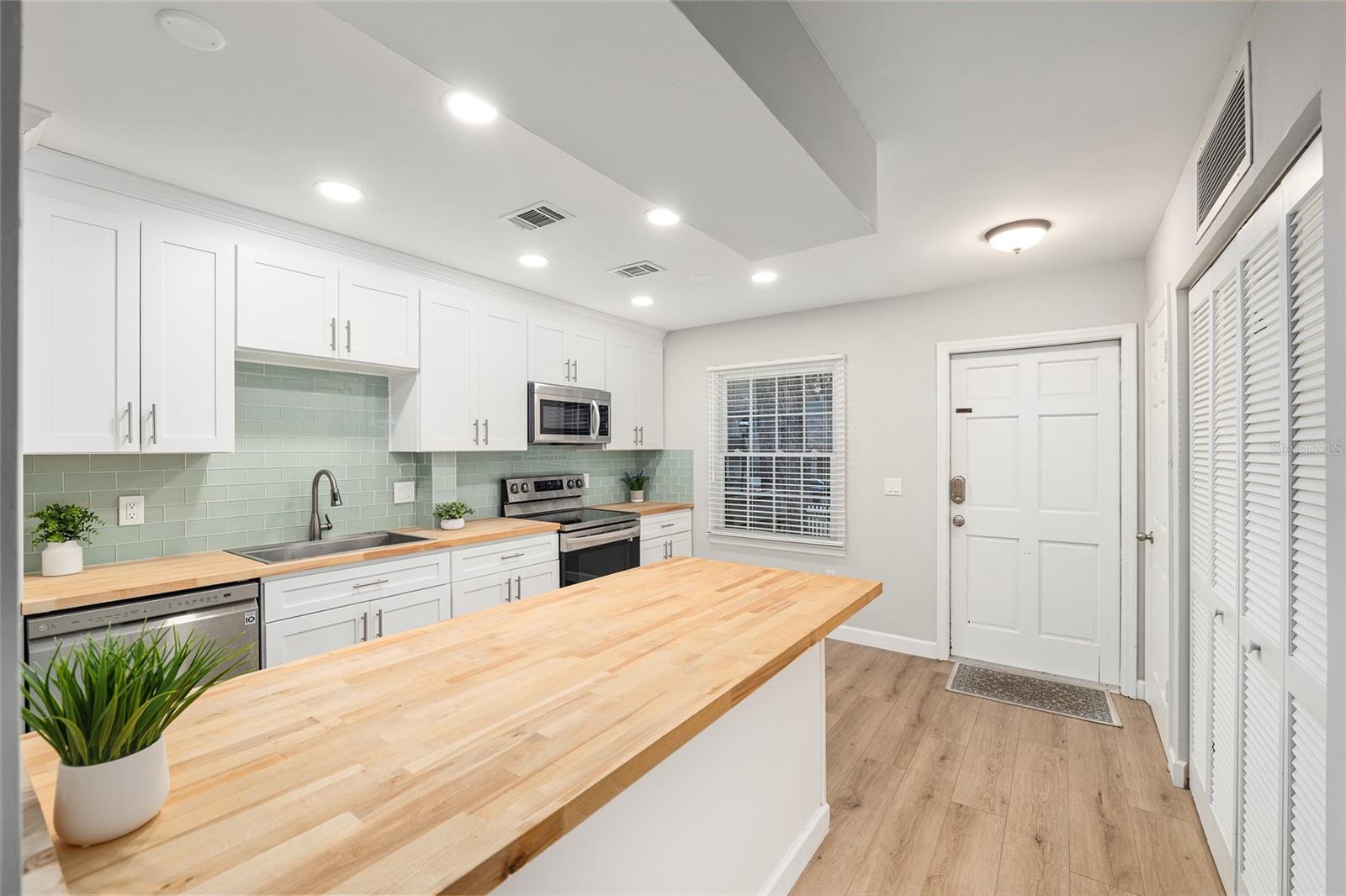 Image 21 of 58 For 5240 92nd Court