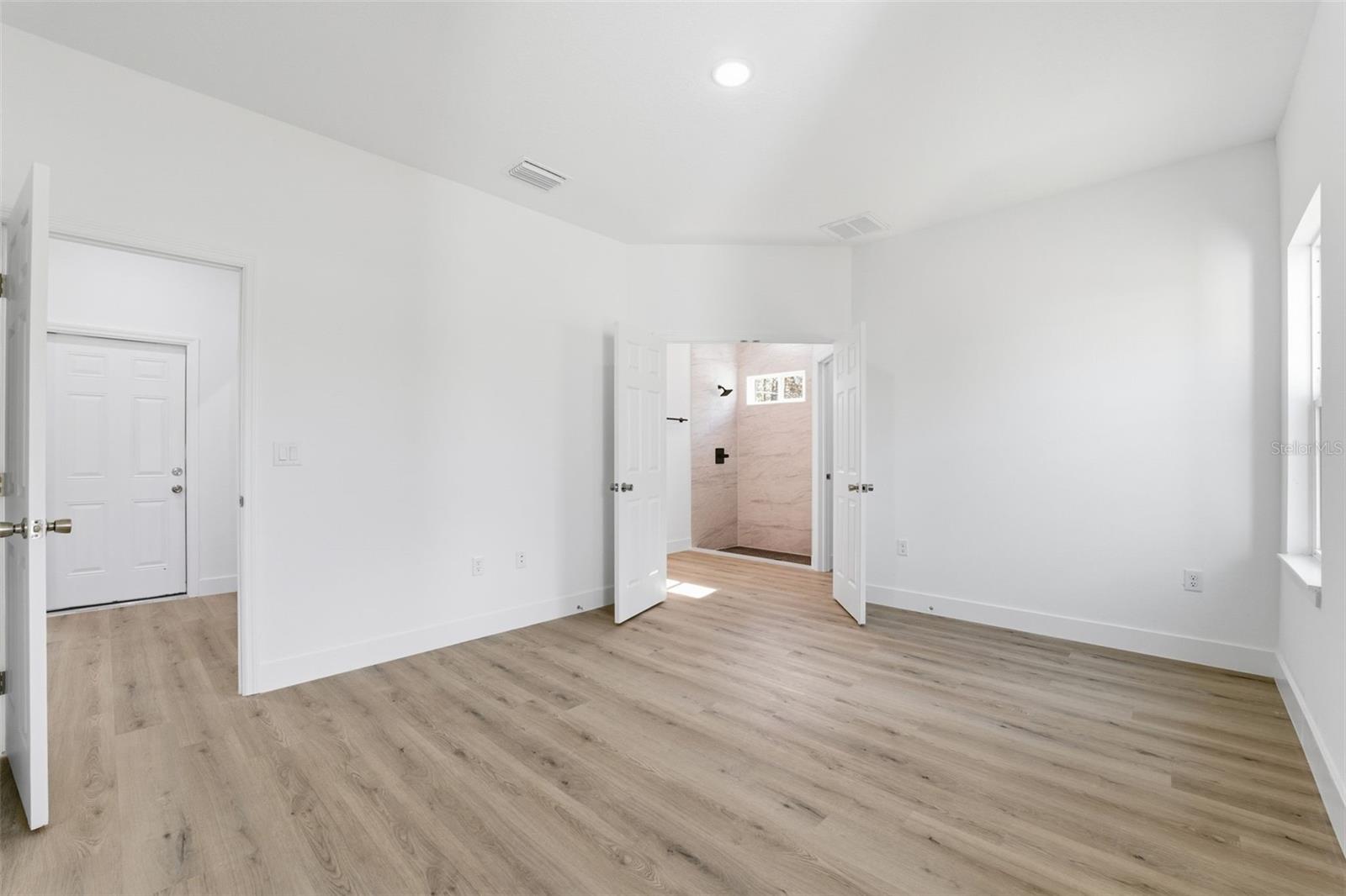 Image 18 of 35 For 2275 Linden Drive