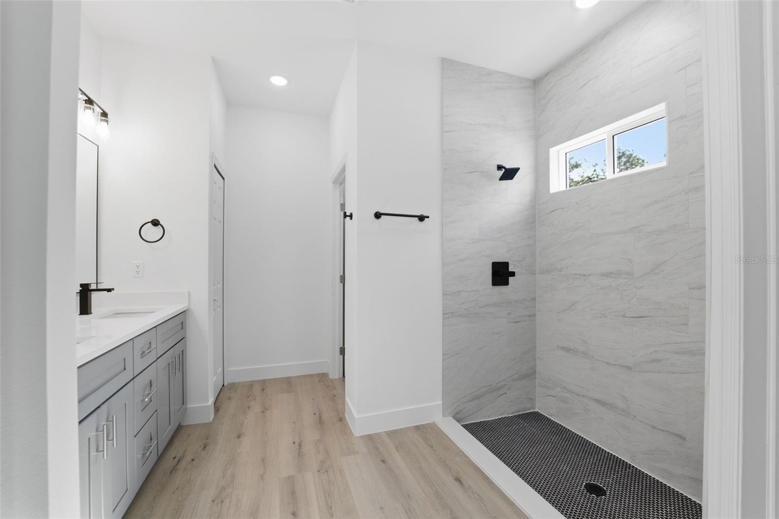 Image 19 of 35 For 2275 Linden Drive