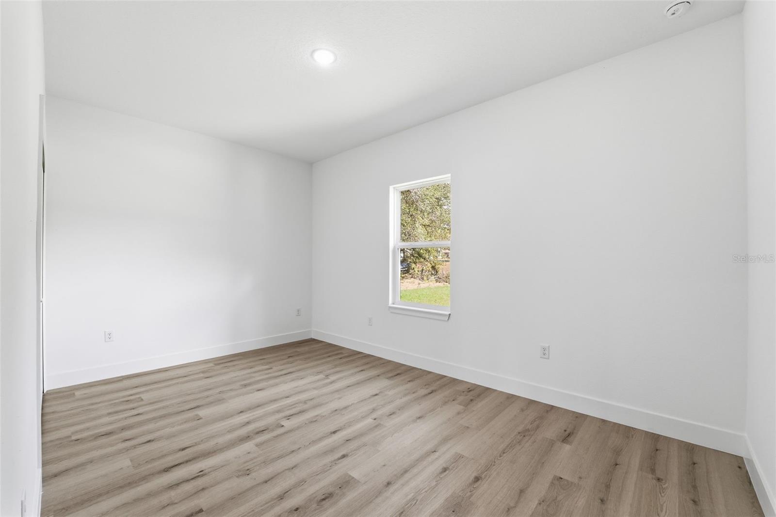 Image 23 of 35 For 2275 Linden Drive