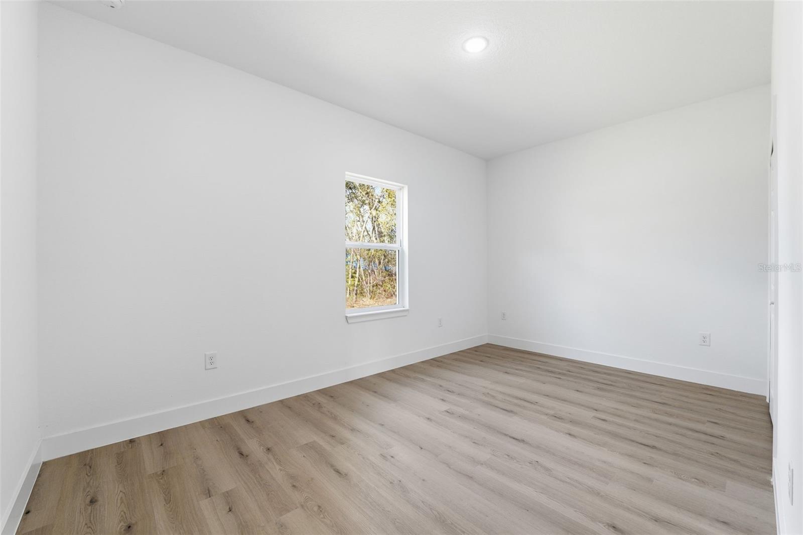 Image 26 of 35 For 2275 Linden Drive