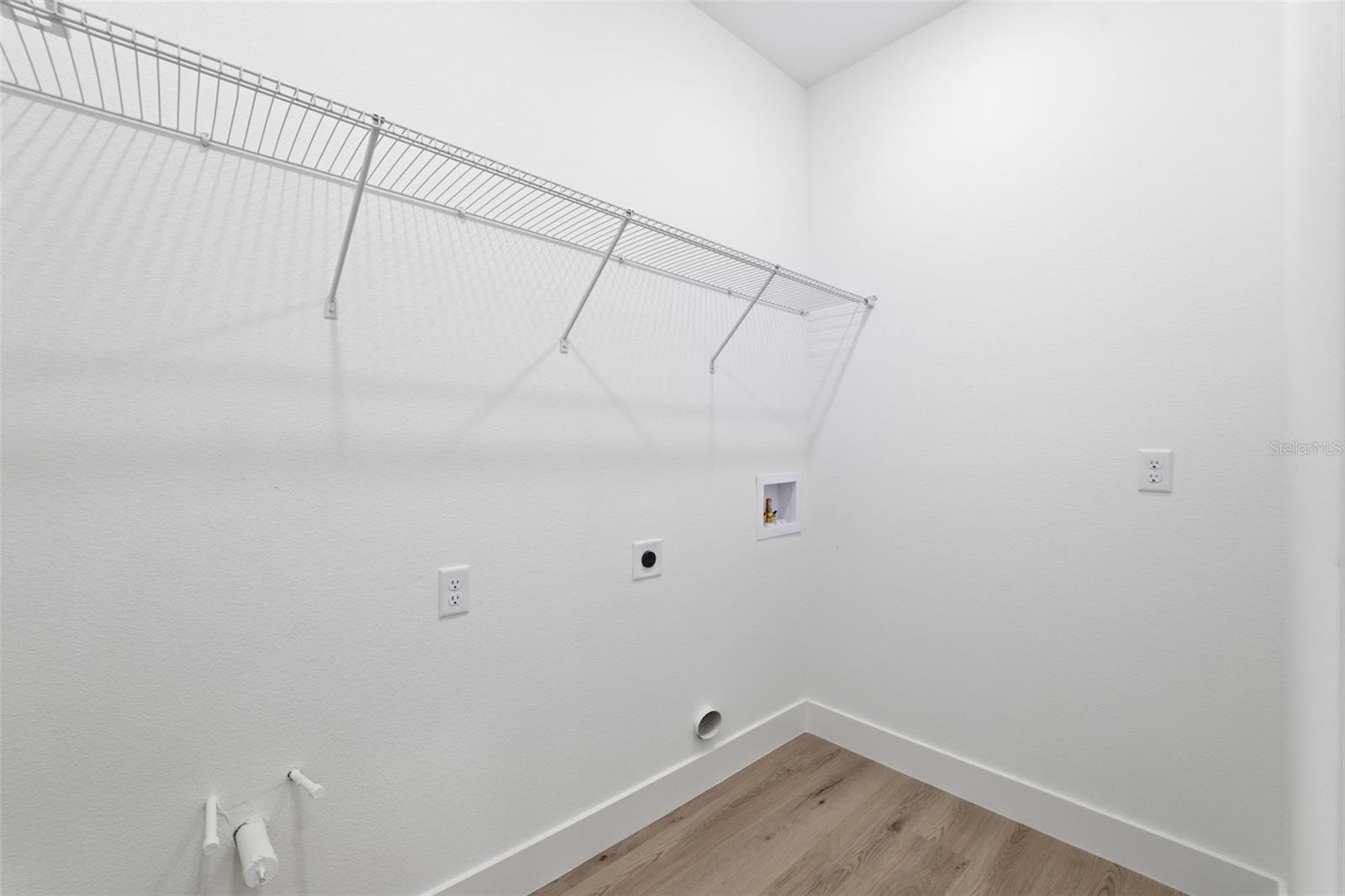 Image 28 of 35 For 2275 Linden Drive