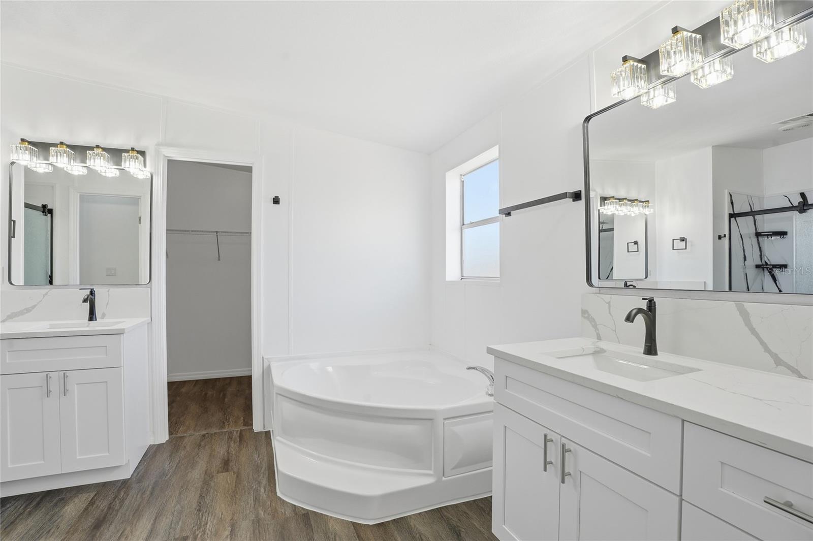 Image 10 of 39 For 3844 Kaiser Avenue