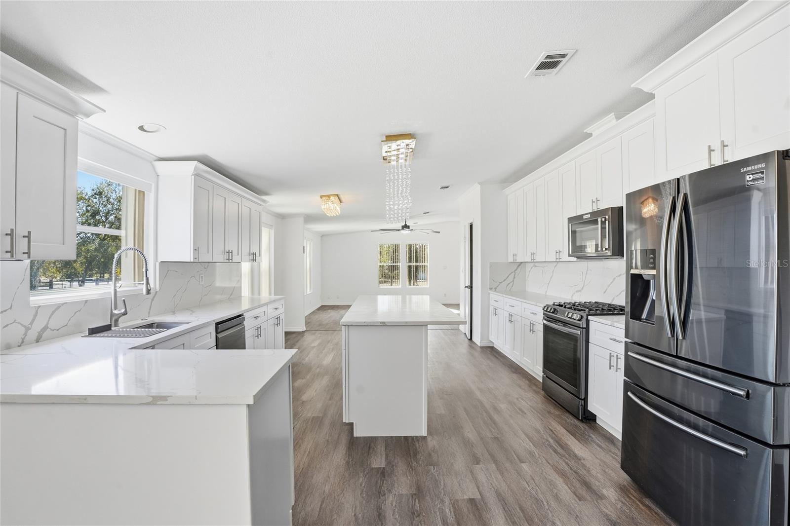 Image 14 of 39 For 3844 Kaiser Avenue