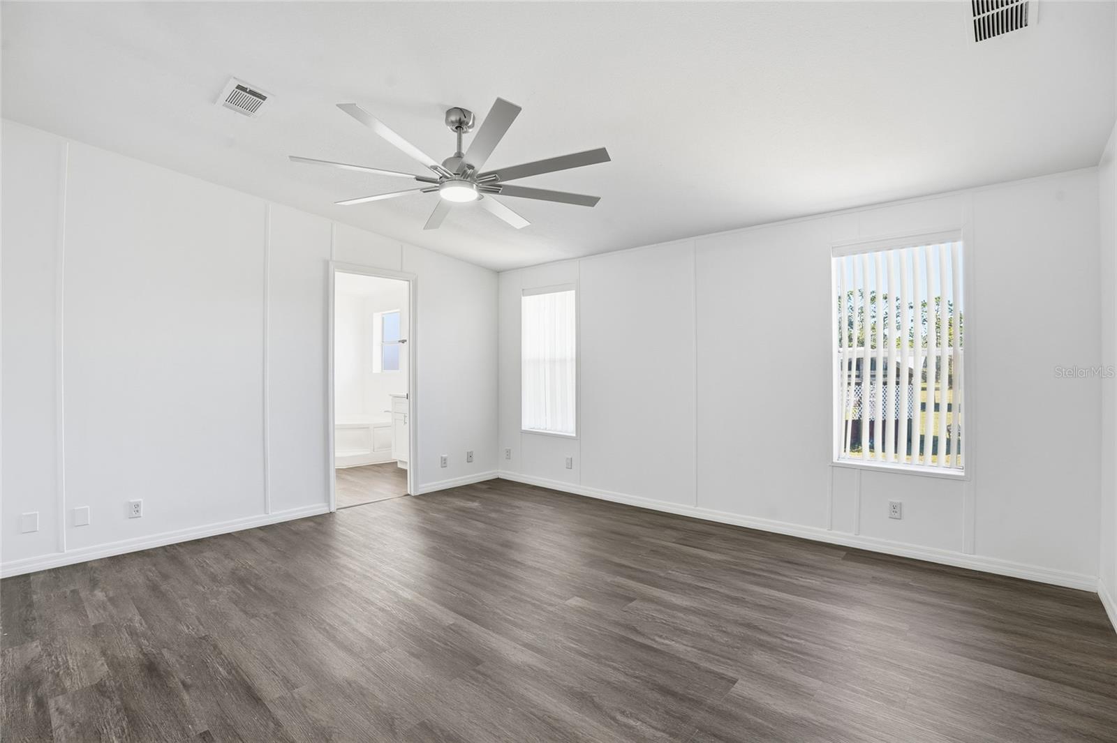 Image 9 of 39 For 3844 Kaiser Avenue