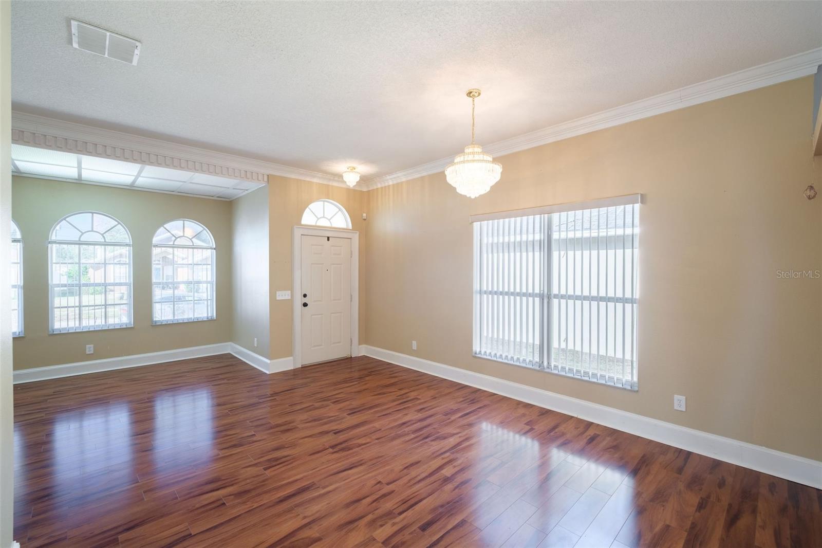 Listing photo id 8 for 2039 Cobblefield Circle