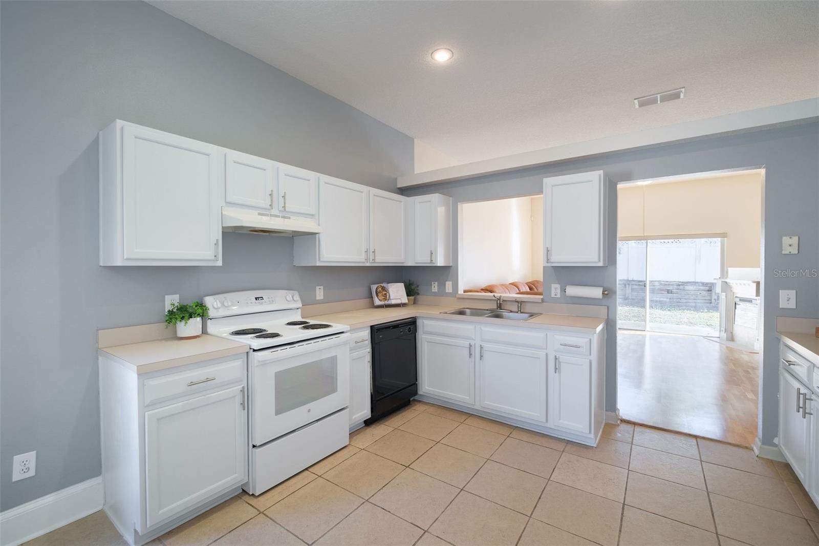 Listing photo id 9 for 2039 Cobblefield Circle