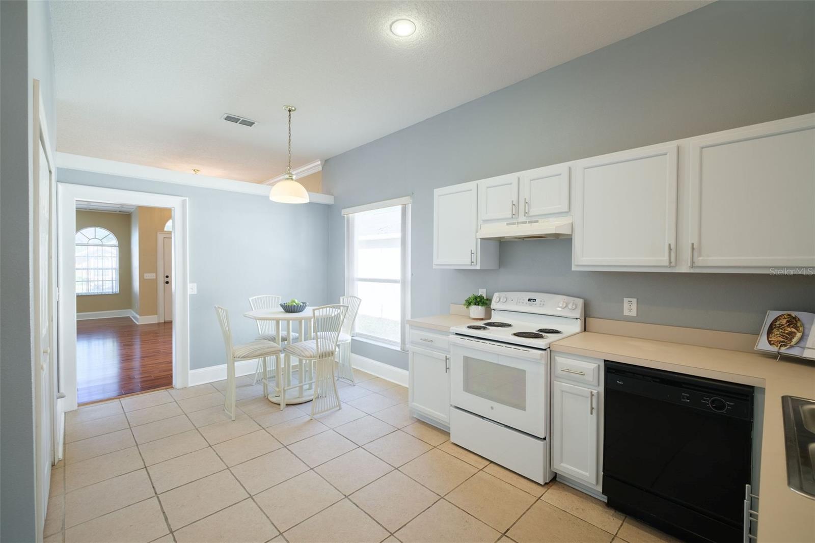 Listing photo id 10 for 2039 Cobblefield Circle