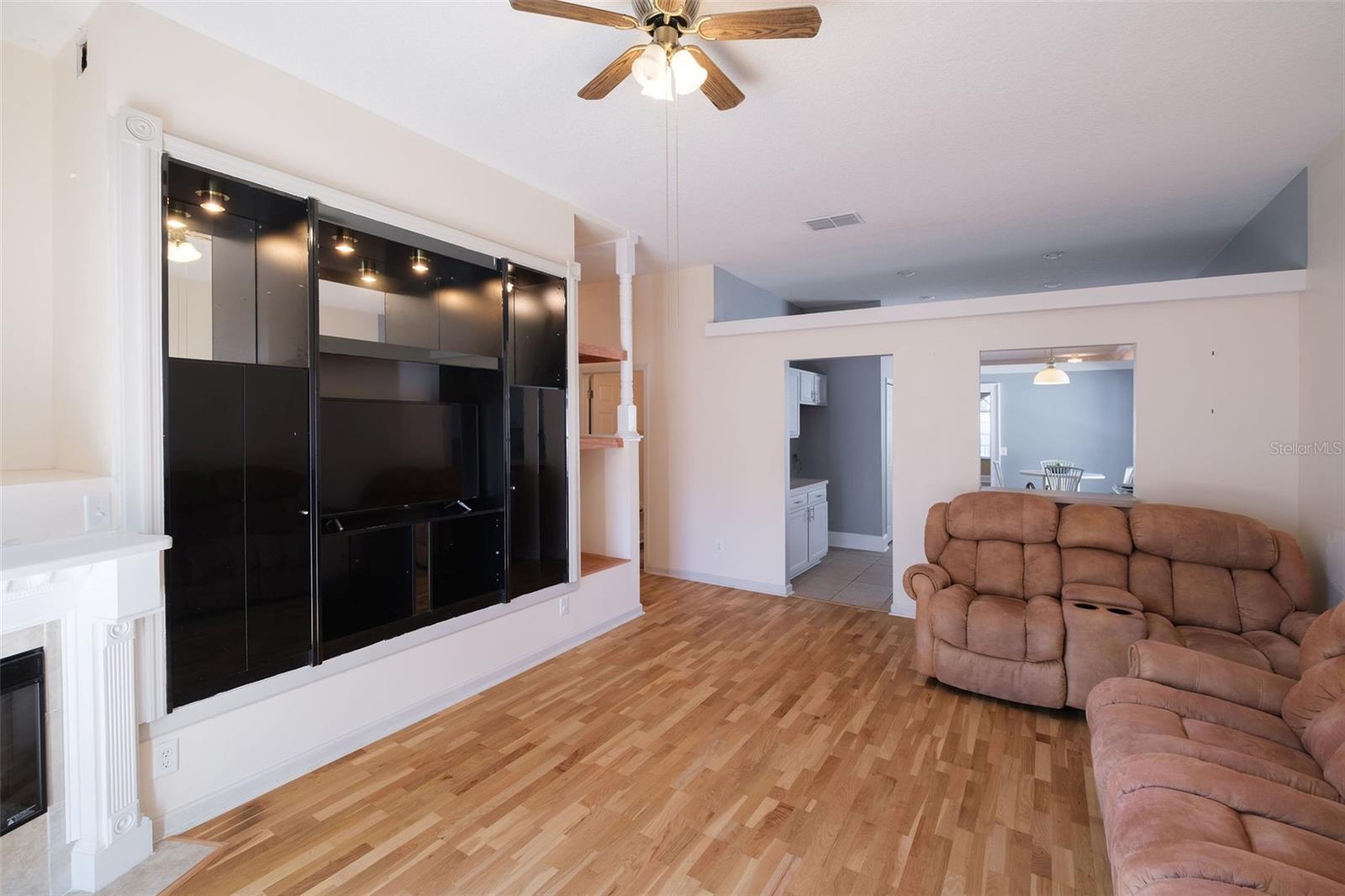 Listing photo id 15 for 2039 Cobblefield Circle