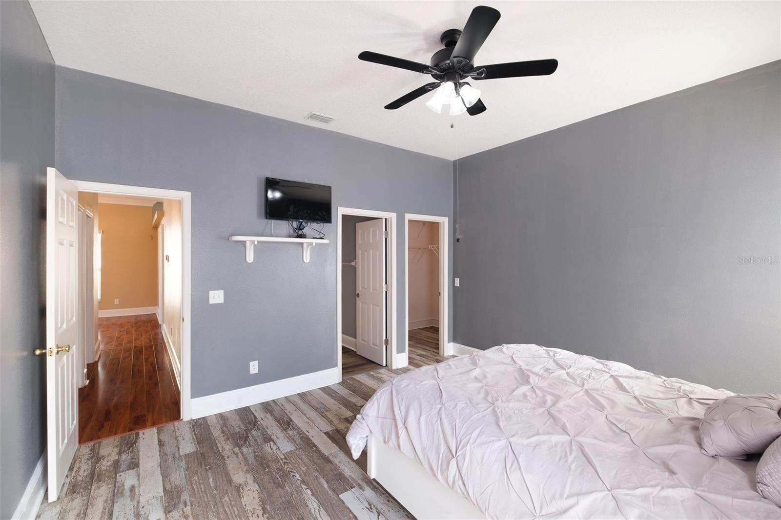 Listing photo id 17 for 2039 Cobblefield Circle