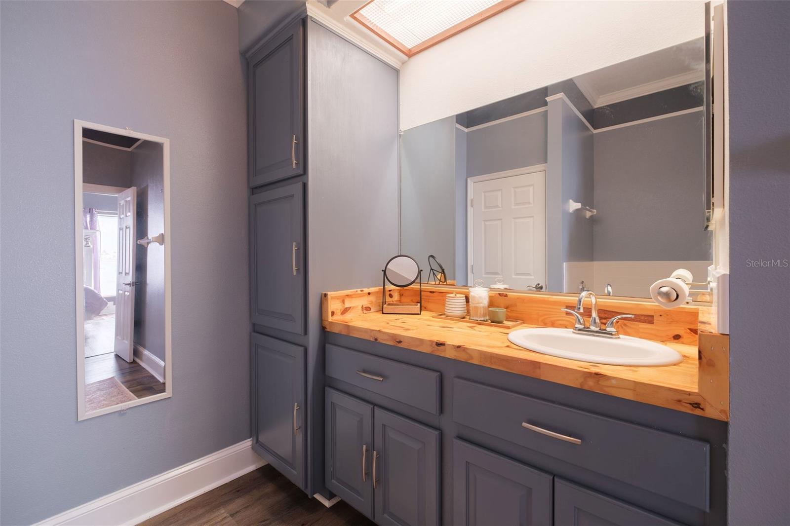 Listing photo id 21 for 2039 Cobblefield Circle