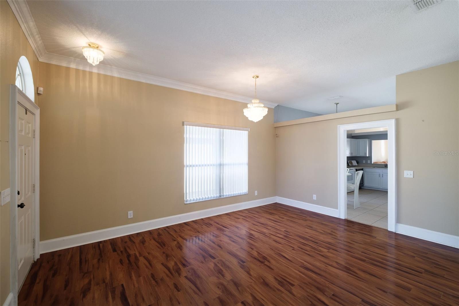 Listing photo id 3 for 2039 Cobblefield Circle