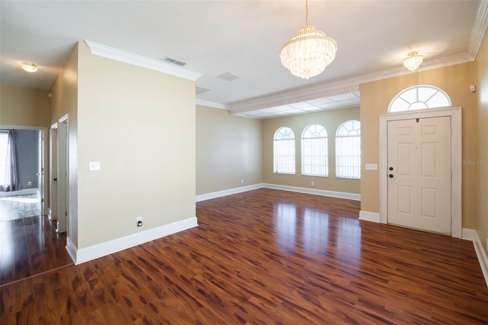 Listing photo id 6 for 2039 Cobblefield Circle