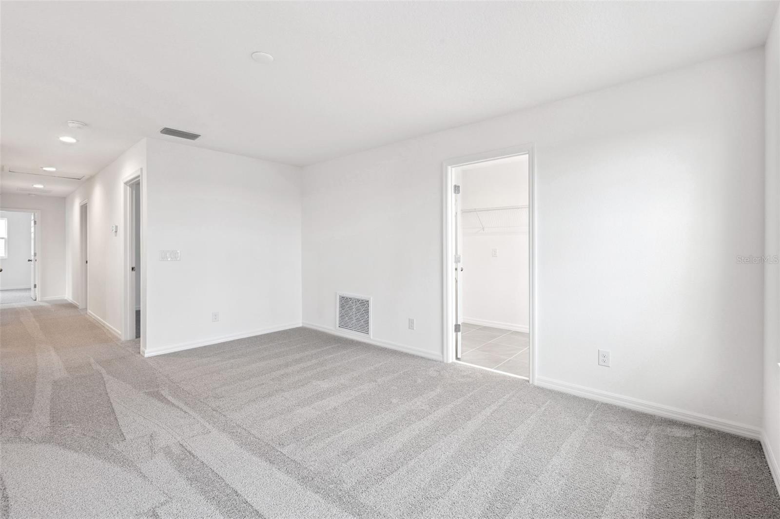 Image 17 of 39 For 7028 Rolling Leaf Road