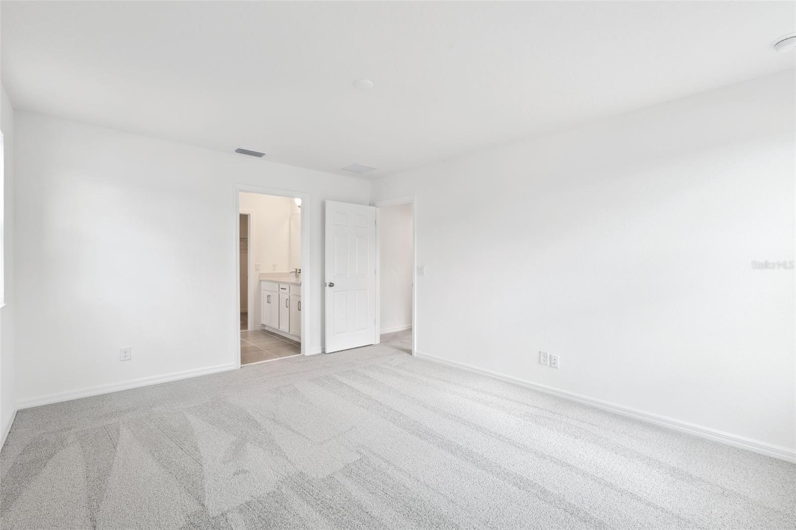 Image 24 of 39 For 7028 Rolling Leaf Road