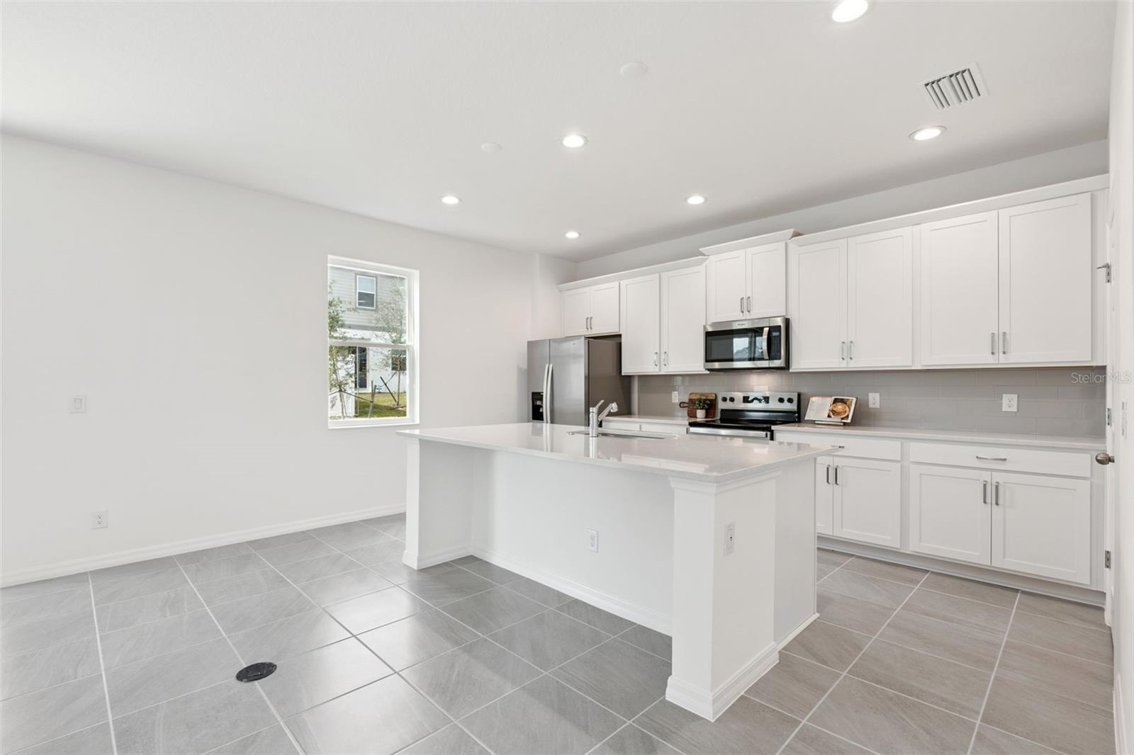 Image 7 of 39 For 7028 Rolling Leaf Road