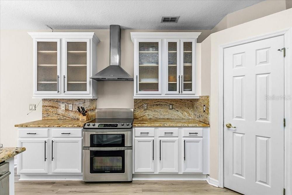 Image 10 of 40 For 1679 Grandeflora Avenue