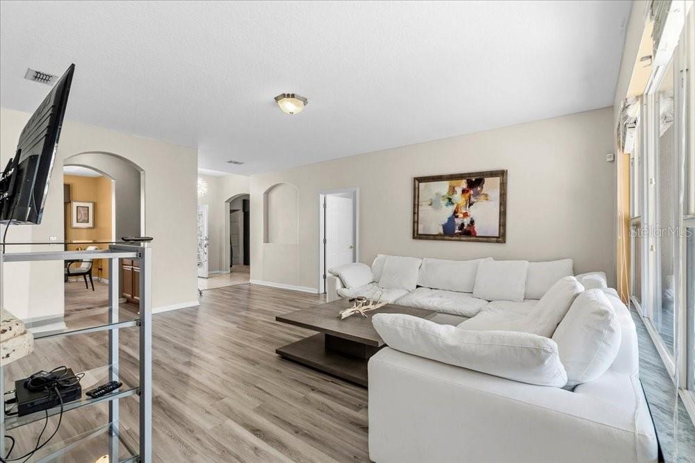 Image 7 of 40 For 1679 Grandeflora Avenue