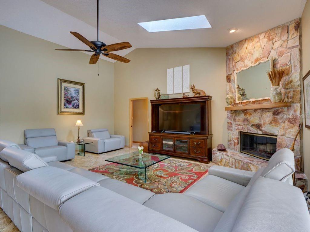 Image 11 of 39 For 4245 Lori Loop