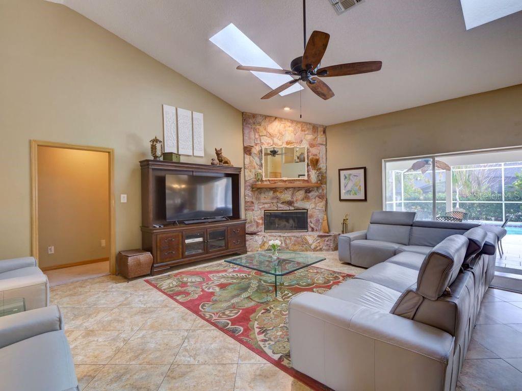 Image 12 of 39 For 4245 Lori Loop