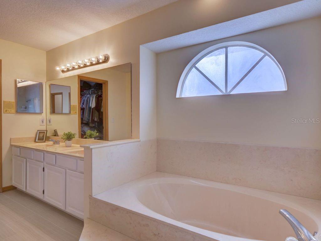 Image 23 of 39 For 4245 Lori Loop