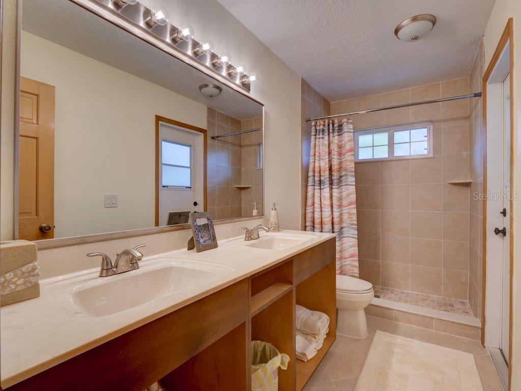 Image 29 of 39 For 4245 Lori Loop