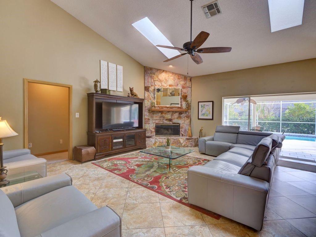 Image 8 of 39 For 4245 Lori Loop