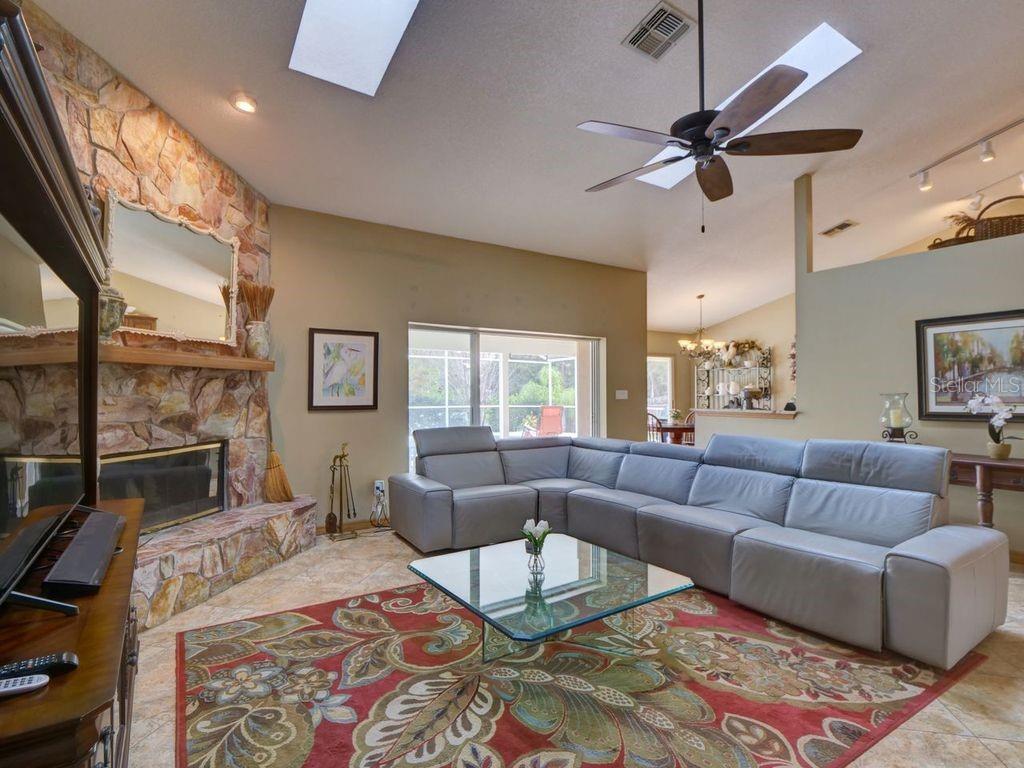 Image 9 of 39 For 4245 Lori Loop