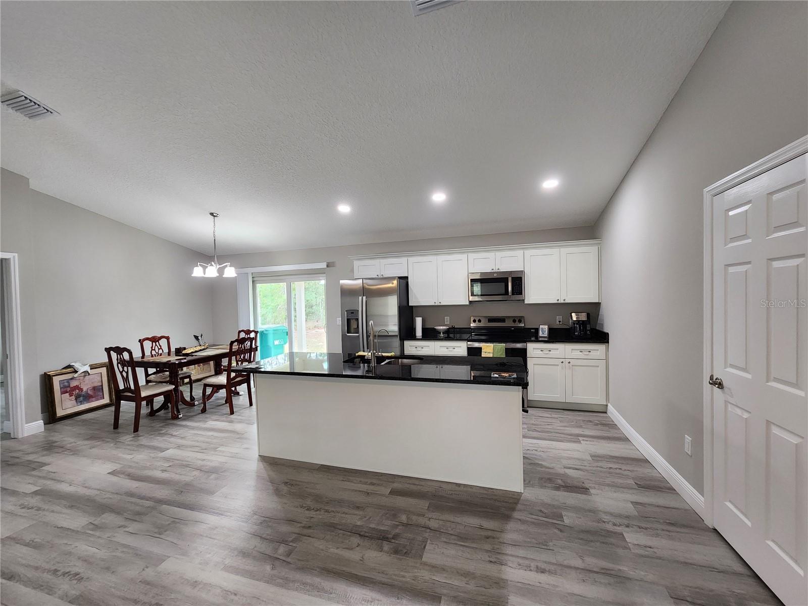 Image 10 of 19 For 270 Goldcoast Place