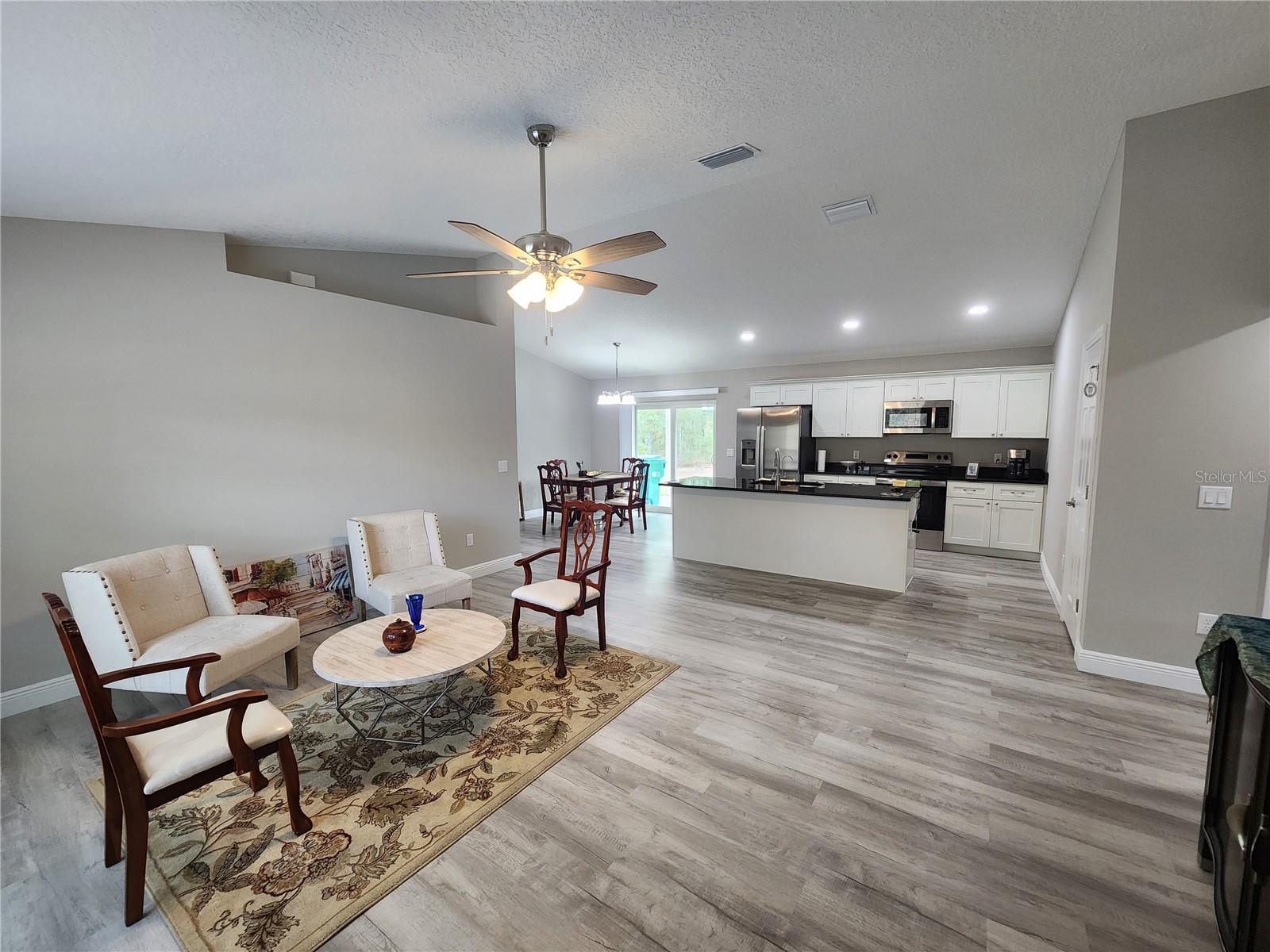 Image 5 of 19 For 270 Goldcoast Place