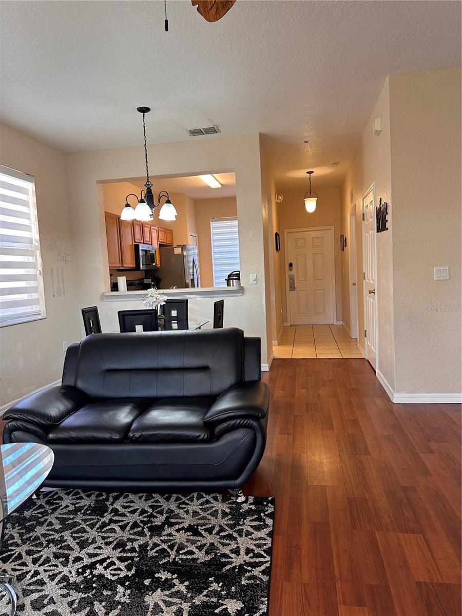 Image 6 of 49 For 141 La Mirage Street