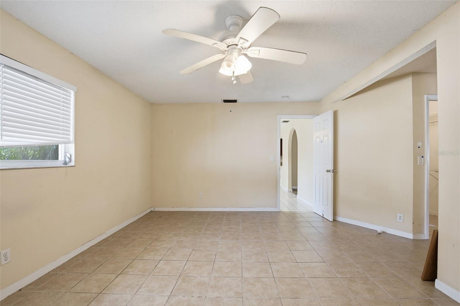 Image 11 of 32 For 1077 40th Avenue Ne