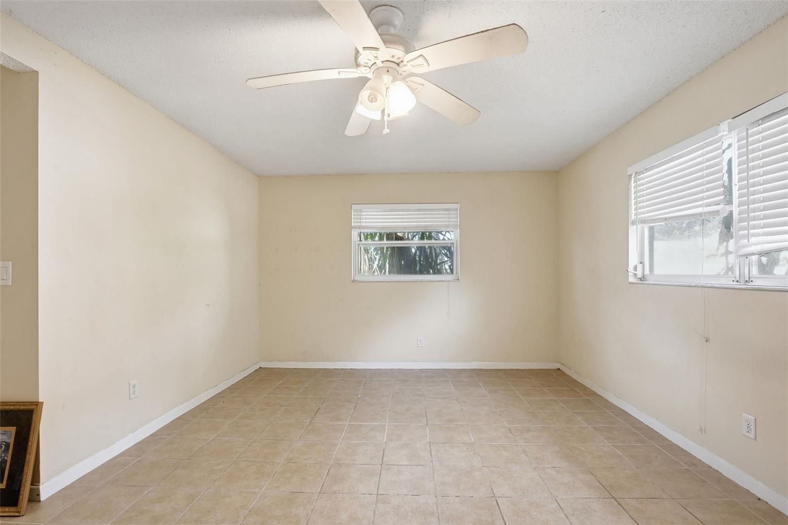 Image 13 of 32 For 1077 40th Avenue Ne