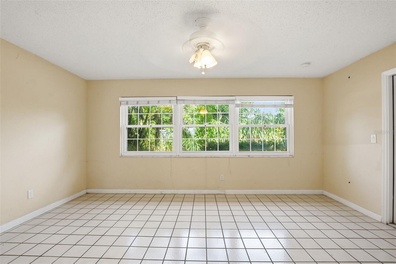 Image 14 of 32 For 1077 40th Avenue Ne