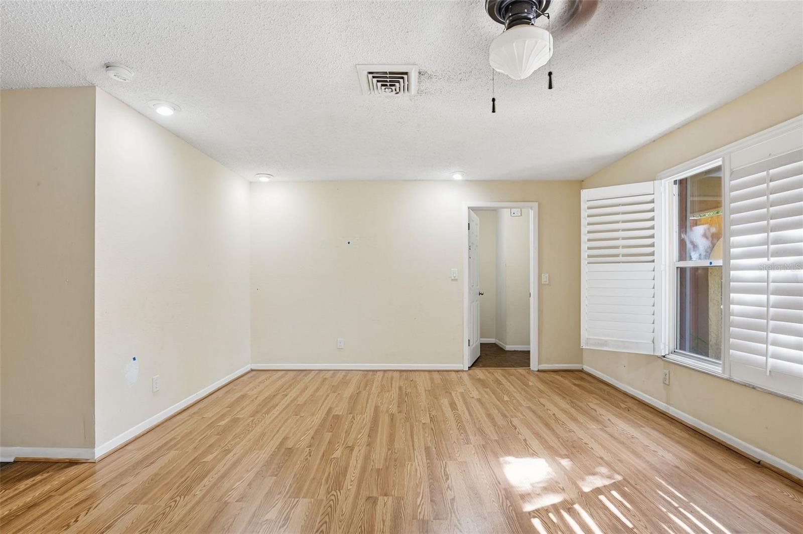 Image 15 of 32 For 1077 40th Avenue Ne