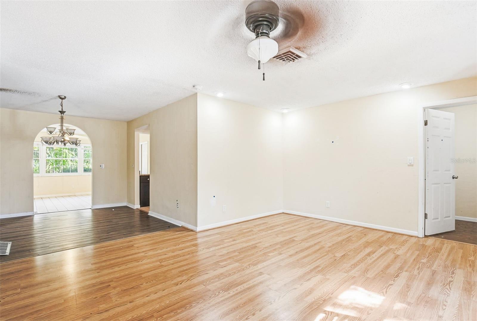 Image 16 of 32 For 1077 40th Avenue Ne