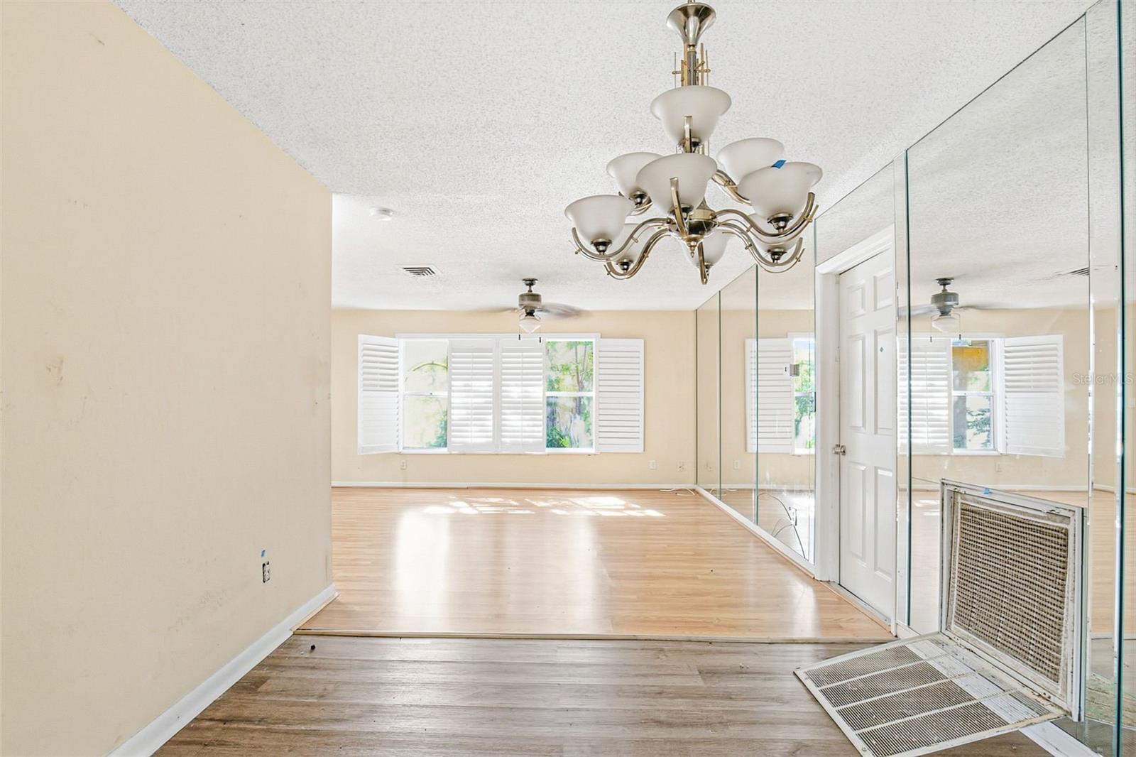 Image 17 of 32 For 1077 40th Avenue Ne