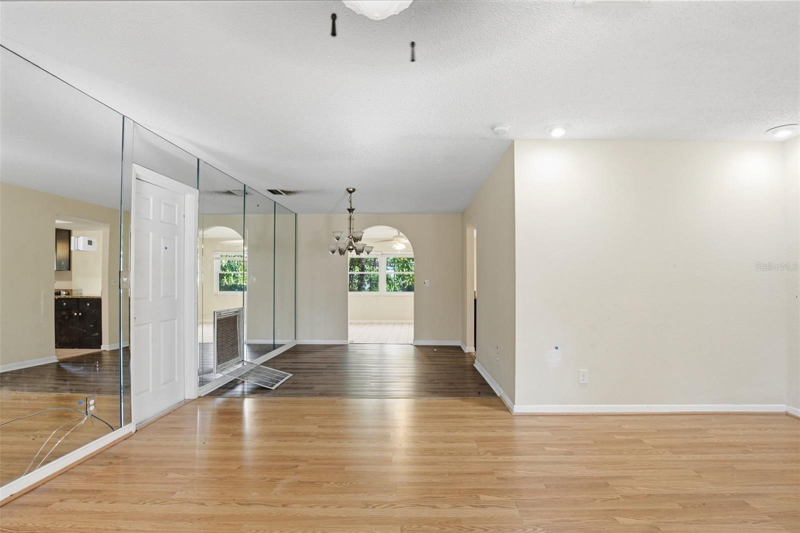 Image 19 of 32 For 1077 40th Avenue Ne