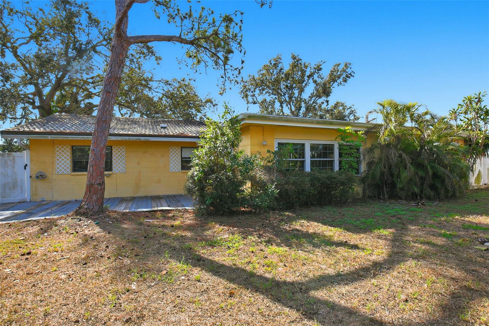 Image 28 of 32 For 1077 40th Avenue Ne