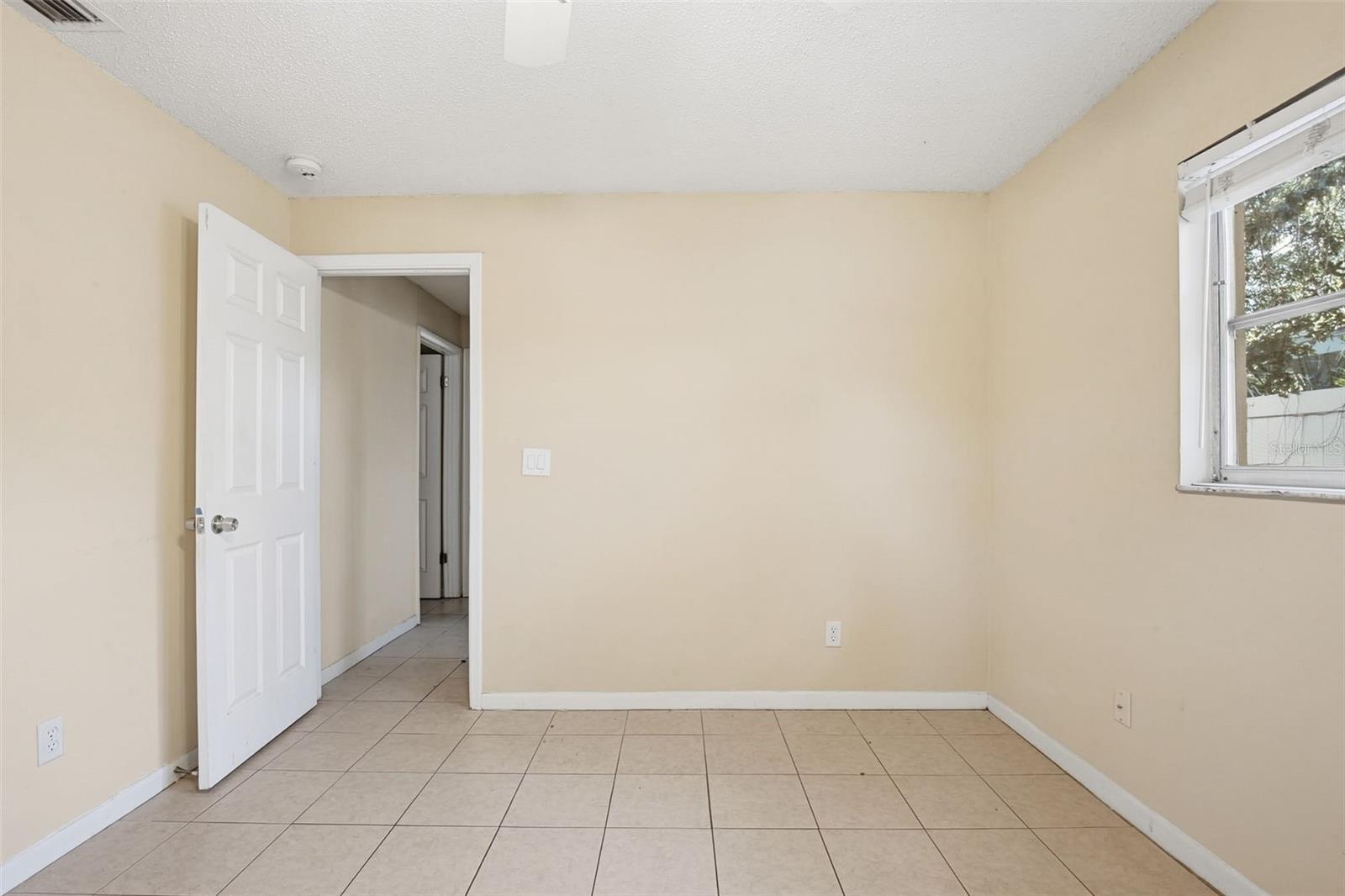 Image 6 of 32 For 1077 40th Avenue Ne