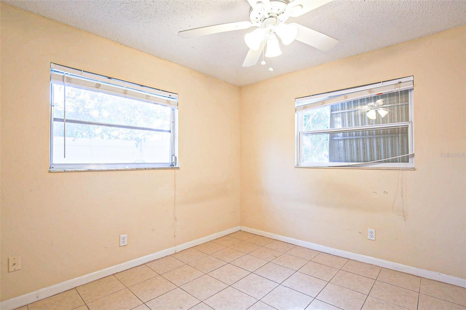 Image 7 of 32 For 1077 40th Avenue Ne